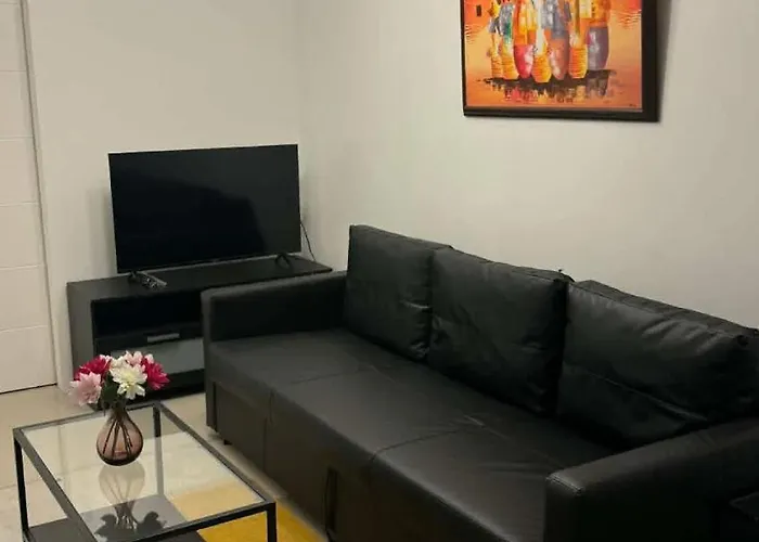 2br In With Free Wifi And Parking